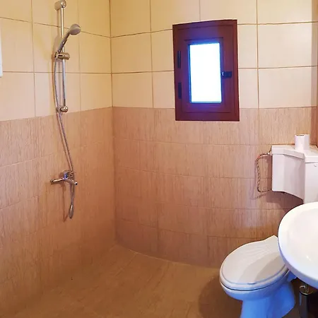 песента на колелетата - Guest house