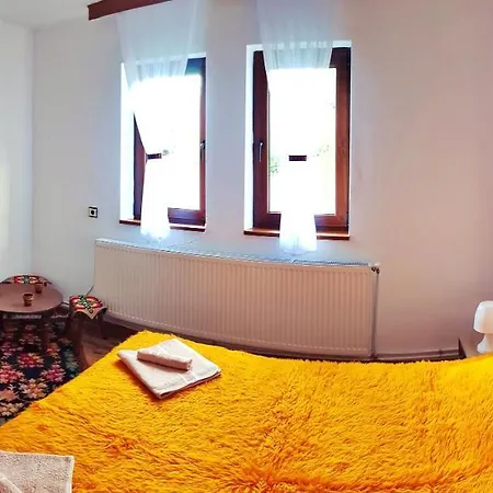 песента на колелетата - Guest house