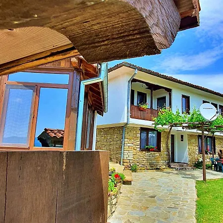 песента на колелетата - Guest house