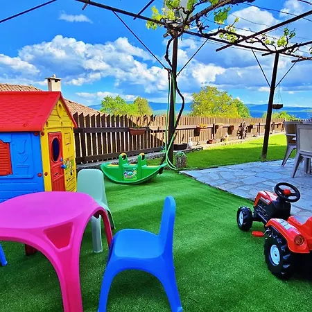 بيت ضيافة песента на колелетата - *